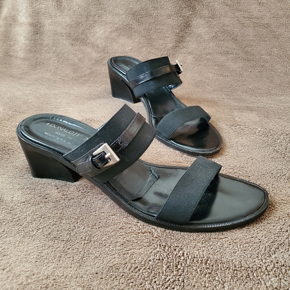Donald J pliner Chunky Heel Sandal